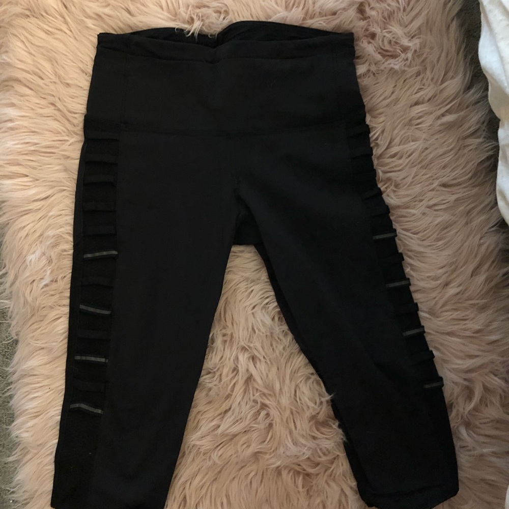 Black lululemon 3/4 crop pants
